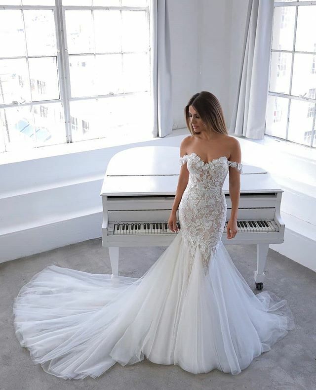 strictlywedding's tweet photo. What? A new @enzoani gown? YES! Meet NARINE from the 2021 Blue By Enzoani collection. 😍
Model/MUA: @beautybylindachiriac
Photos: @jayjaystudios
Stylist: @arsine_karozabridalinc
·
·
·
#StrictlyWeddings #SWpartners #Enzoani #EnzoaniRealBride #WeddingGown #WeddingG… https://t.co/m2G8GAJE0y