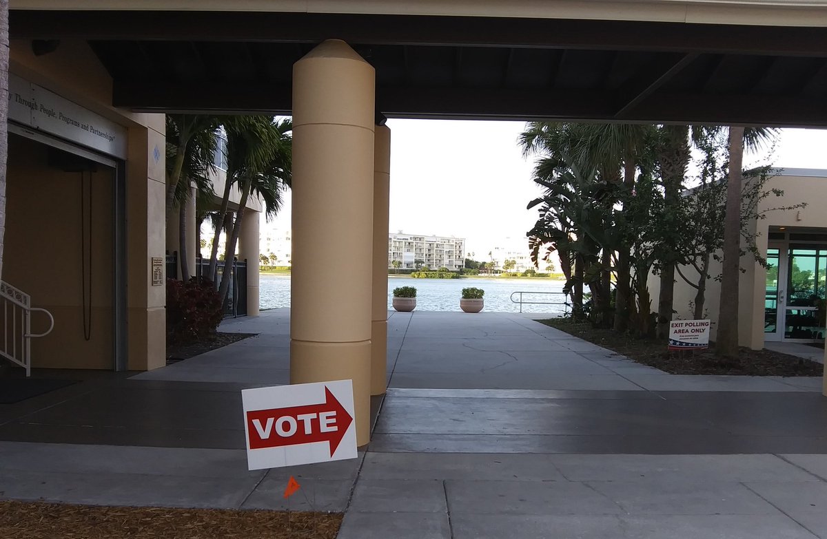 democracee's tweet photo. Fl Dem Primary ✔
#withBERNIE https://t.co/J9P93KsbVf