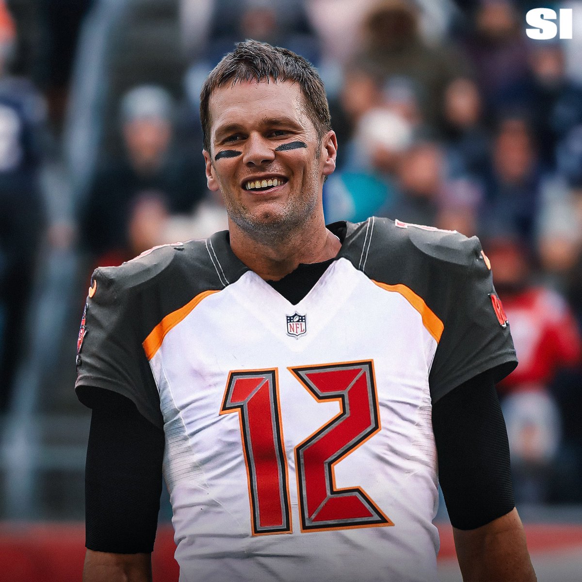 Mike Renner on X: 'Hey guys you wanna know what Tom Brady looks like in a Bucs  jersey?! Then check out every single sports media twitter account   / X