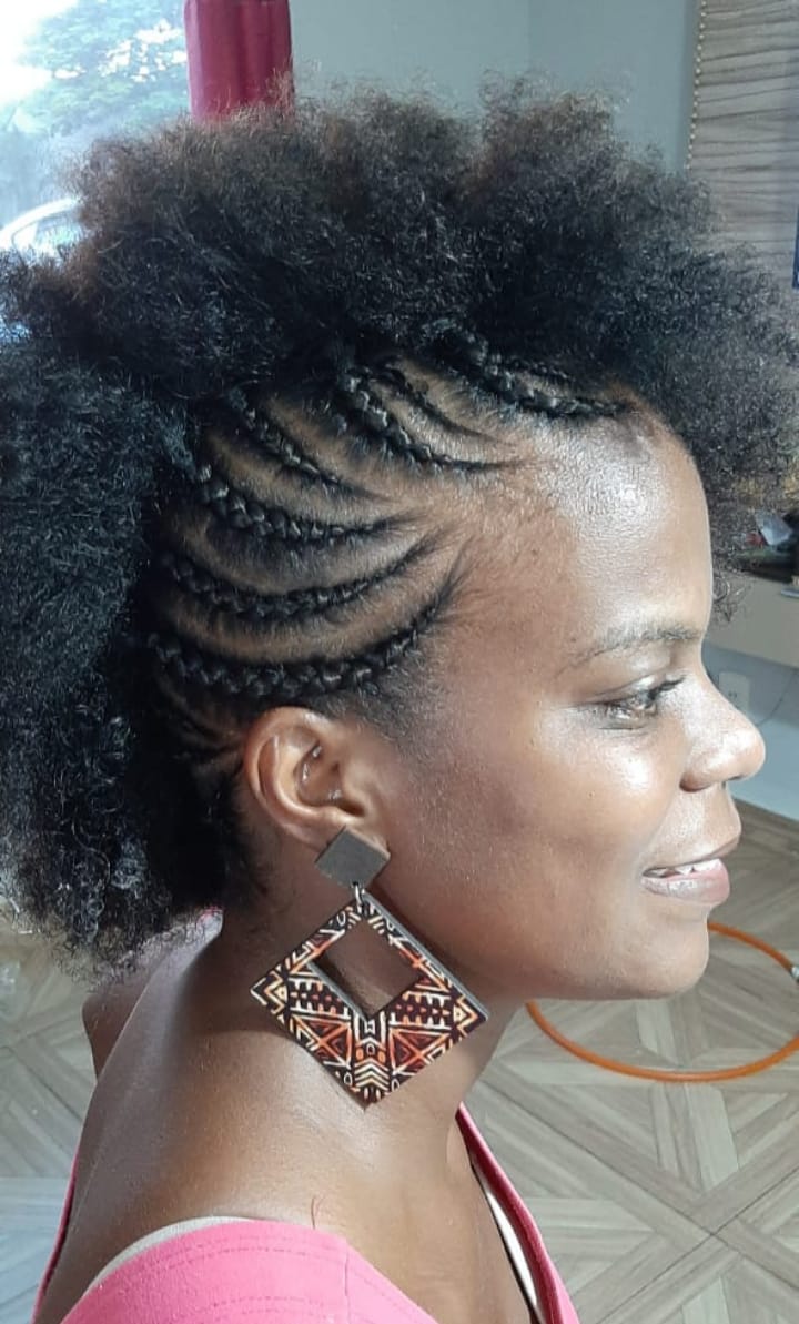 DaniblackReis's tweet photo. Trança ghana braids rabo de cavalo ❤👑
📱Gostou vem de zap 975890844.
Atendimento em Realengo.
Aceitamos cartão😉
#meninadetrança #pretadetrança #pretaperfeita #braids #braidsrj #braidstyles #cornrowstyle #cornrowstylesforgirls #cornrowsbraids #trançasafricanas #tranças #afro https://t.co/DHMCH5baxw
