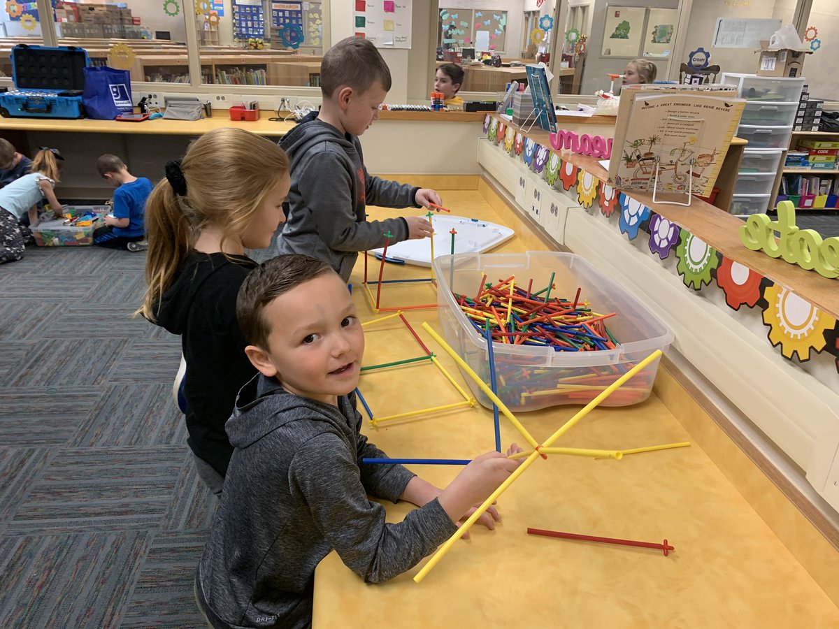 BrokeTeach5's tweet photo. Our last day in the makerspace for a while. First grade built some cool stuff @CA_Henning #triadproud #triadvances https://t.co/9GwbQKj7MC