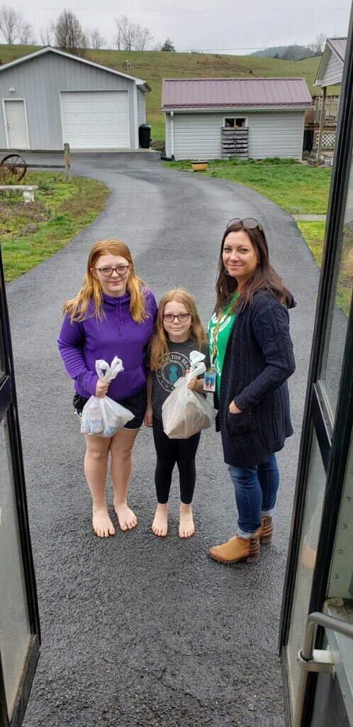 MOCO_schools's tweet image. Day 2 of supplying meals to students was again successful in Monroe County. Today, we gave out another 911 breakfast and lunch meals to homes all over the county. 
A huge shoutout goes to our Board of Education members as they helped load up and deliver meals to our students.