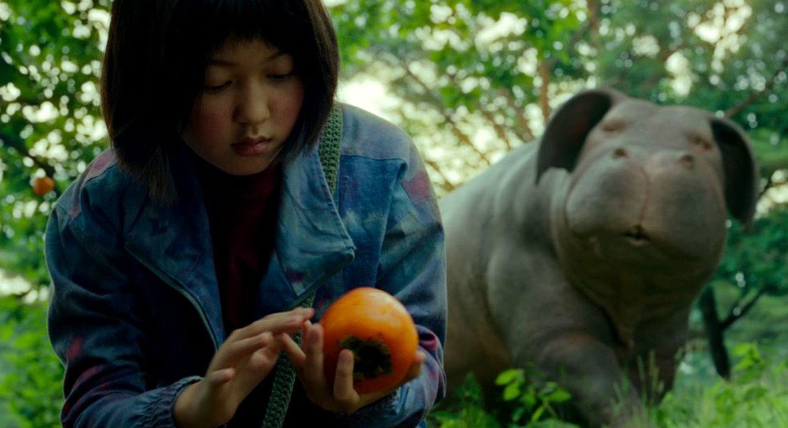 OKJA (2017) directed by bong jong ho again!! A poignant film, endearing characters, an excellent script and address a true political and humanist message, which encourages us to draw a moral teaching.AND jake gyllenhaal !!