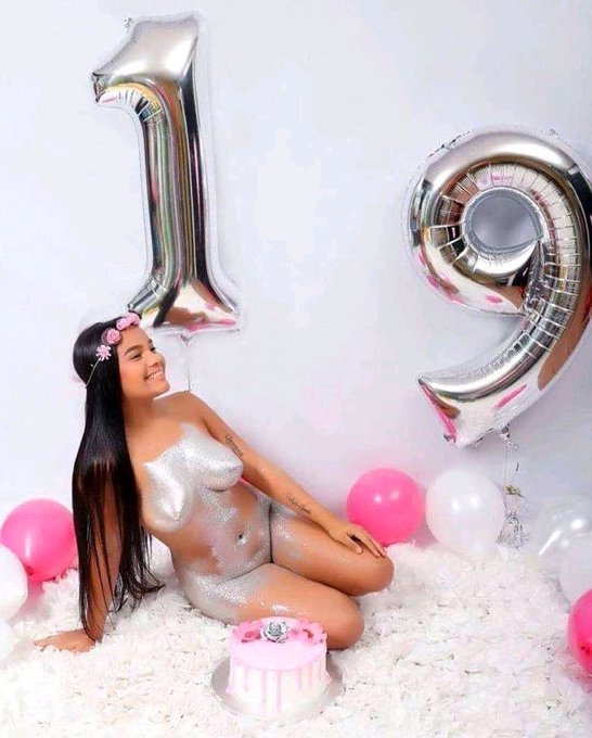 My 19th birthday https://t.co/Pv8387fY0c