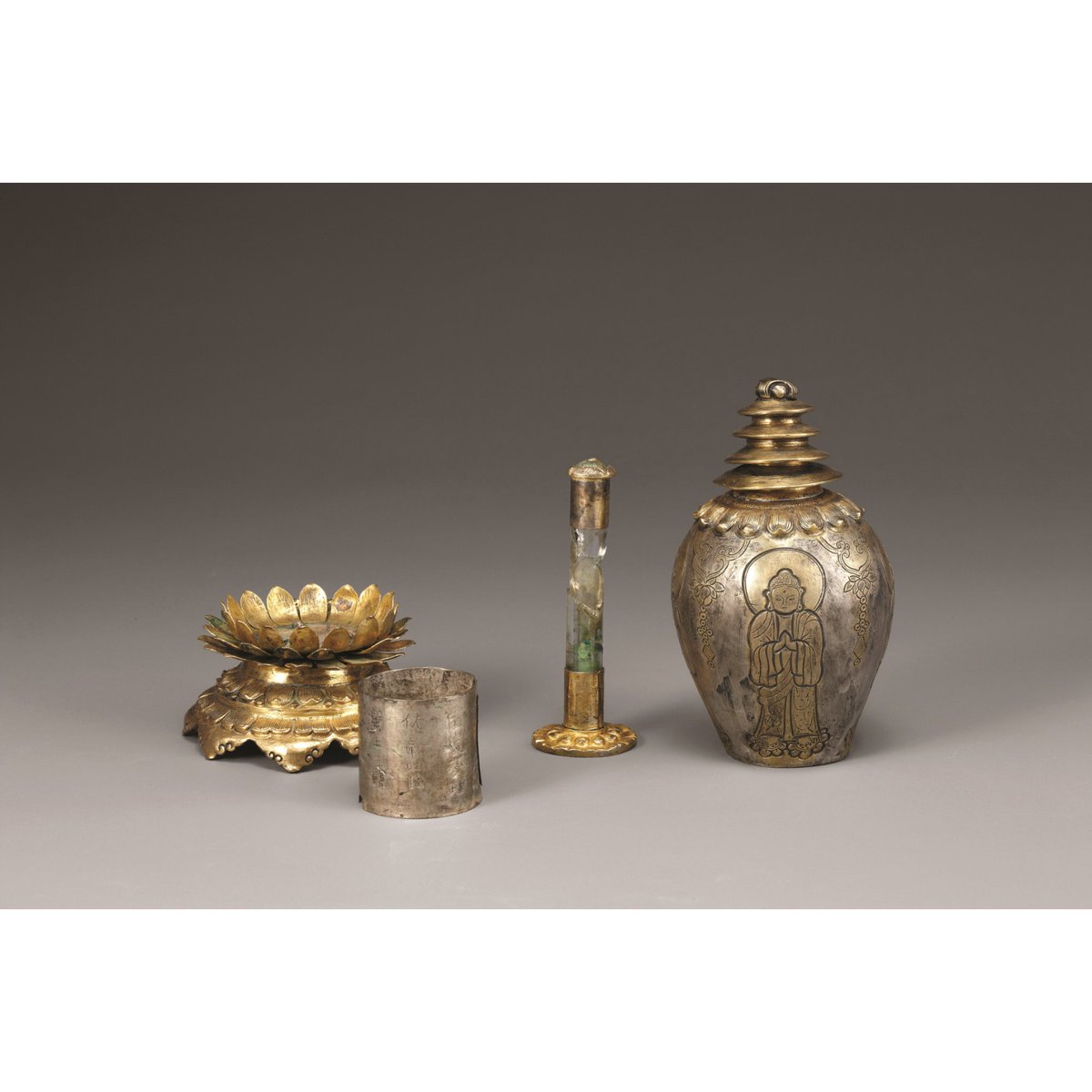 #큐레이터가_보낸_편지
#금강산_출토_이성계_발원_사리장엄

국립익산박물관은 코로나19 확산 방지를 위하여 임시휴관을 실시하고 있습니다. 휴관의 아쉬움을 달래기 위하여 개관기념 특별전<사리장엄 -탑 속 또 하나의 세계>의 주요 전시품을 소개합니다.

▶️자세히보기 
bitly.kr/mESbfvQH