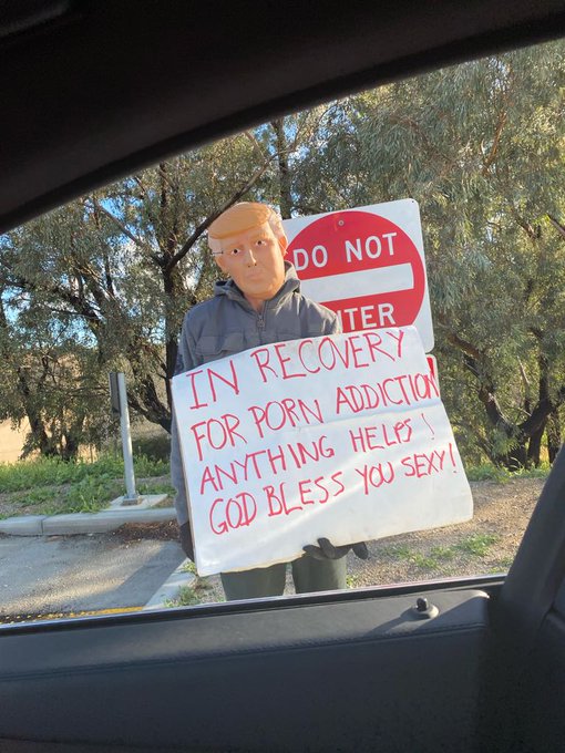 Yooooo lol I just saw this getting off the freeway https://t.co/pr1XBhz6vU