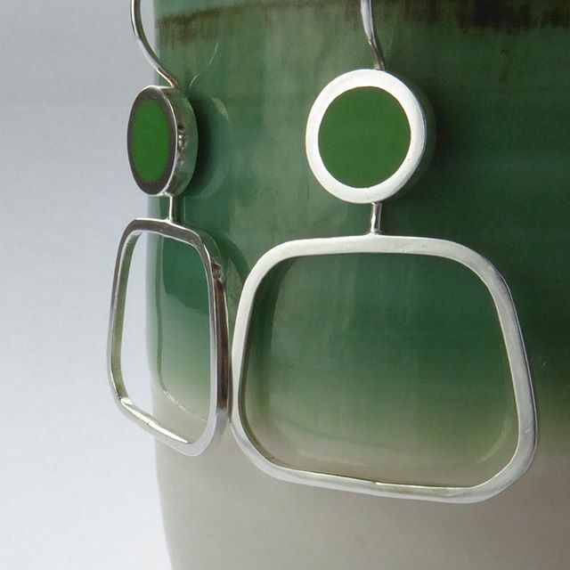 querc's tweet image. Soothing green hoops. It’s taking a lot of calming thoughts and soft music to get through this week, isn’t it? I am buoyed by the fabulous support of my loyal and lovely customers, fellow makers and craft supporters and galleries. You’re all fab.
#thanky… ift.tt/2WitTAx
