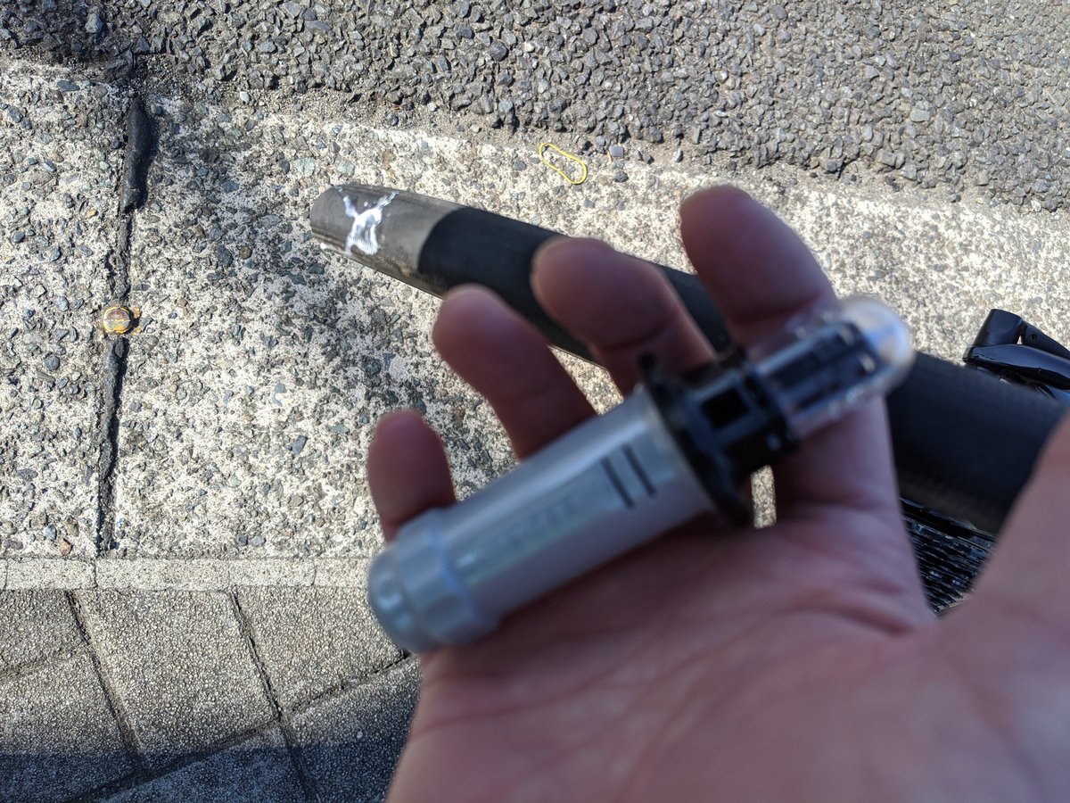 itokionanasisan's tweet photo. 持っててよかったDART TOOL😊
#ロードバイク
#ロードバイク乗りと繋がりたい
#DARTTOOL https://t.co/za9BKv1KpK