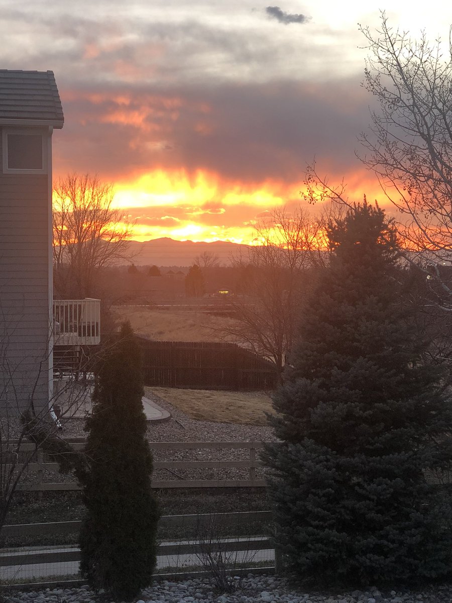 Go outside and enjoy this beautiful Colorado sunset. #DoingMyPartCO