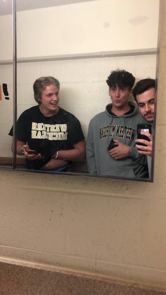 gavin_weber12's tweet photo. happy birthday @andrewgreff make it a good one! cant wait for the apartment next year https://t.co/sAdiIlagko
