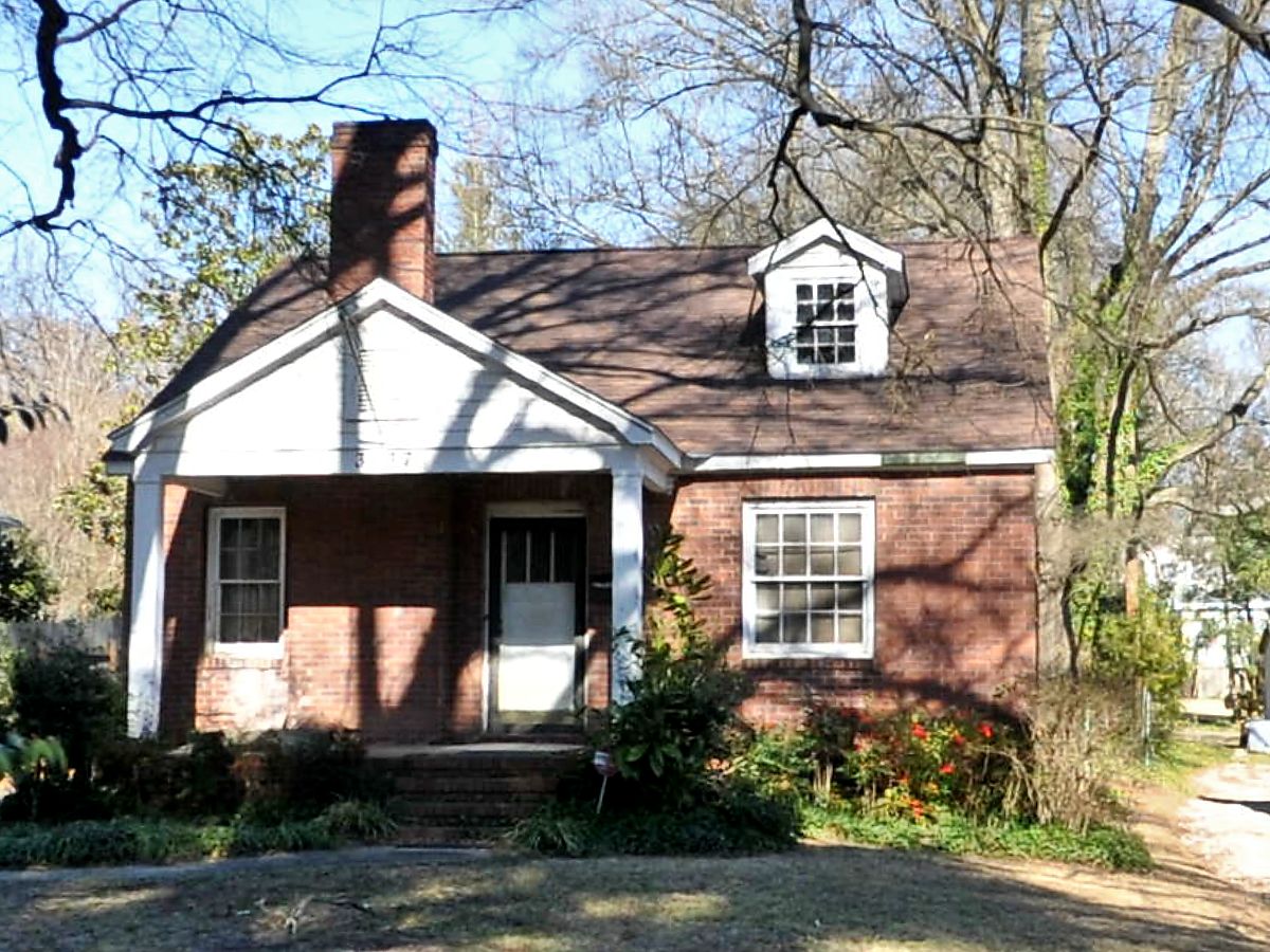 EquityW's tweet photo. Investors - https://t.co/oVthLfh12m Great rehab or fix and flip. 3137 Commonwealth Ave Charlotte NC 28205 260K https://t.co/Or8qjyzRnT