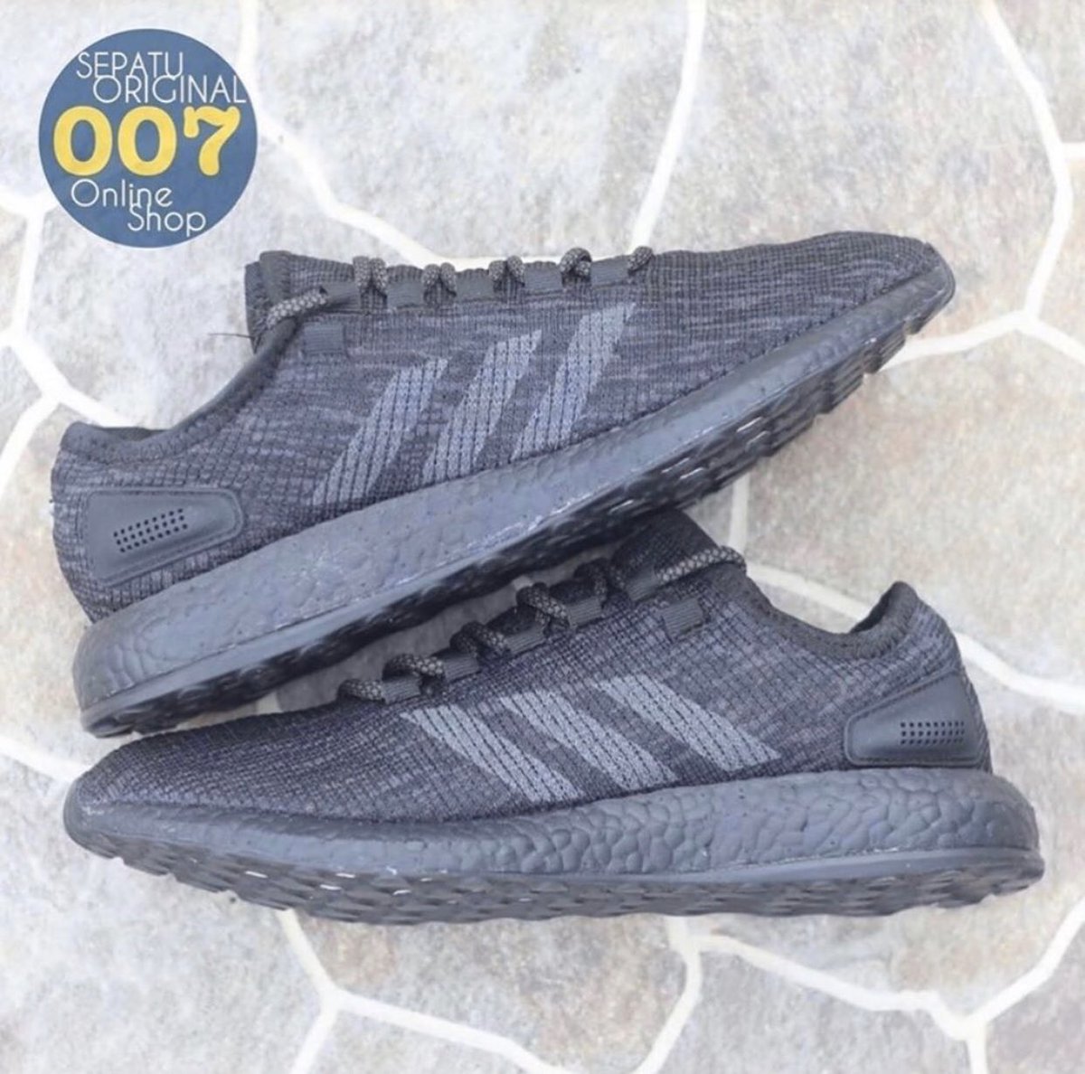 SEPATUORI 007 | #ADIDAS Pureboost LTD Triple Black (BNWB)⁣
⁣
100% #ORIGINAL Brand New Replaced Box⁣
Made in #Indonesia⁣
⁣
Size:⁣
36 (22 cm)⁣
38 (23.5 cm)⁣
39 1/3 (24.5 cm)⁣
40 2/3 (25.5 cm)⁣
41 1/3 (26 cm)⁣
47 1/3 (30.5 cm)⁣
⁣
Harga: IDR 670K⁣

#adidasoriginals