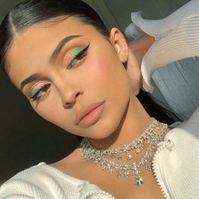 JbeautyHunt's tweet photo. 🍀Happy St. Patrick’s Day! 🍀
Speaking of St. Patrick’s Day, here is an amazing green makeup look from @kyliejenner 💚🤍
.
.
#japanesebeauty #japanesemakeup #makeup #cosmetics #beauty #jbeauty #skincare #cosmehunt #beautytips #stpatricksday #kyliejenner #makeuplook https://t.co/aZLP9AVamT