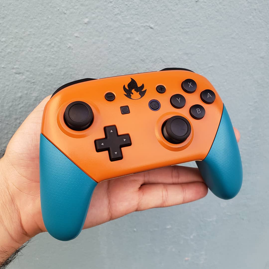 ScrewAttack_Art's tweet photo. Charizard themed for @XG_Knight 
#pokemon #SmashBrosUltimate #customcontroller https://t.co/qAlmw0Cddo