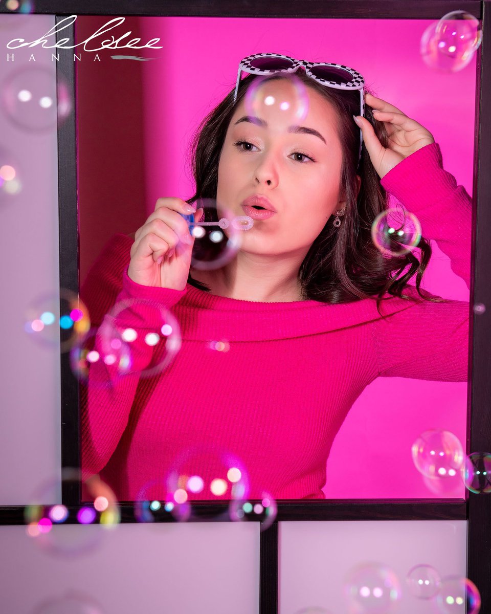 SundryModels's tweet image. Shoot: Bubbles &amp;amp; Gels
Model: Emma Whitier
HMUA: Elham Jad
Photographer: Chelsee Hanna, Cyndie Patri
Studio: Marc Reynolds, SLC
.
.
.
.
#Utahmodel #modeling #professional #beauty #studio #lighting #photoshoot #photography #colorful #bubbles #smile #longhair #junior #juniormodel