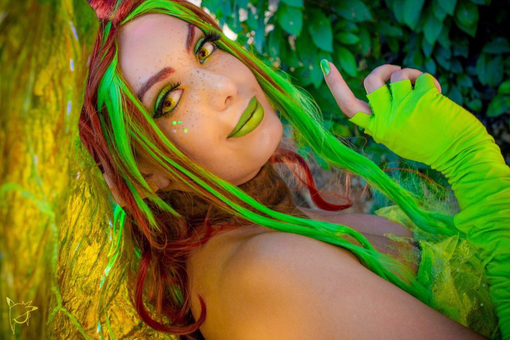 thegamermaid's tweet photo. ITS ILLUSEN DAY βοΈβοΈβοΈ
@Neopets #illusenday #illusen #fairy #cosplay
Photo 1-2: Molly Doyle
Photo 3-4: VoltageShoot https://t.co/PbJNCeoloX