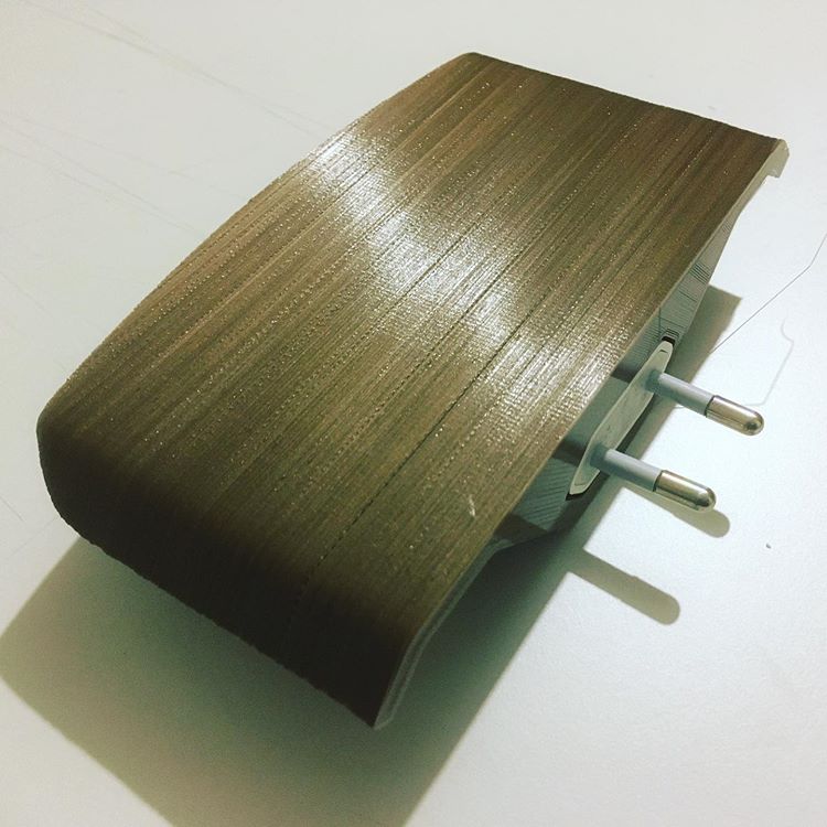 jgmaker3d's tweet photo. Iphone Power Socket Shelf by Matus Danko. ⠀

🖨 Printer: JG Maker Maigc
✂️ Slicer: Cura 4.5⠀
🔧 Nozzle: 0.4mm⠀
⚙️ Layer height: 0.2mm⠀
⏱Printing time: 5h36m
📐Model: @cults3d iPhone power socket shelf

#design #3dmodel #diy  #goldpla #iphone #charger #jgmaker #3dprinting https://t.co/UVAt1CvPIz