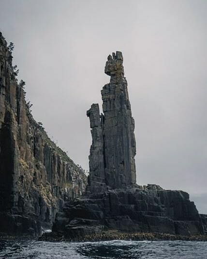 Standing strong and proud, The Monument guards the south Bruny Island coastline as it weathers the power of the Southern Ocean.
​
​A gorgeous image by @_oblvs_ on our Bruny Island Cruise.
​
​#pennicottjourneys #pennicottwildernessjourneys #brunyislandcru… ift.tt/39YG3lT