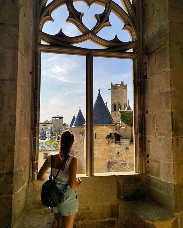 igersnavarra's tweet photo. Seguimos viendo la vida a través de la ventana. Ánimo a tod@s 💪💪
La foto es de @myinfiniteplaces 
#igersnavarra #quehacerennavarra #conocenavarra #navarramente #castles https://t.co/N36v7GPQtv https://t.co/Z2e04r8EHC