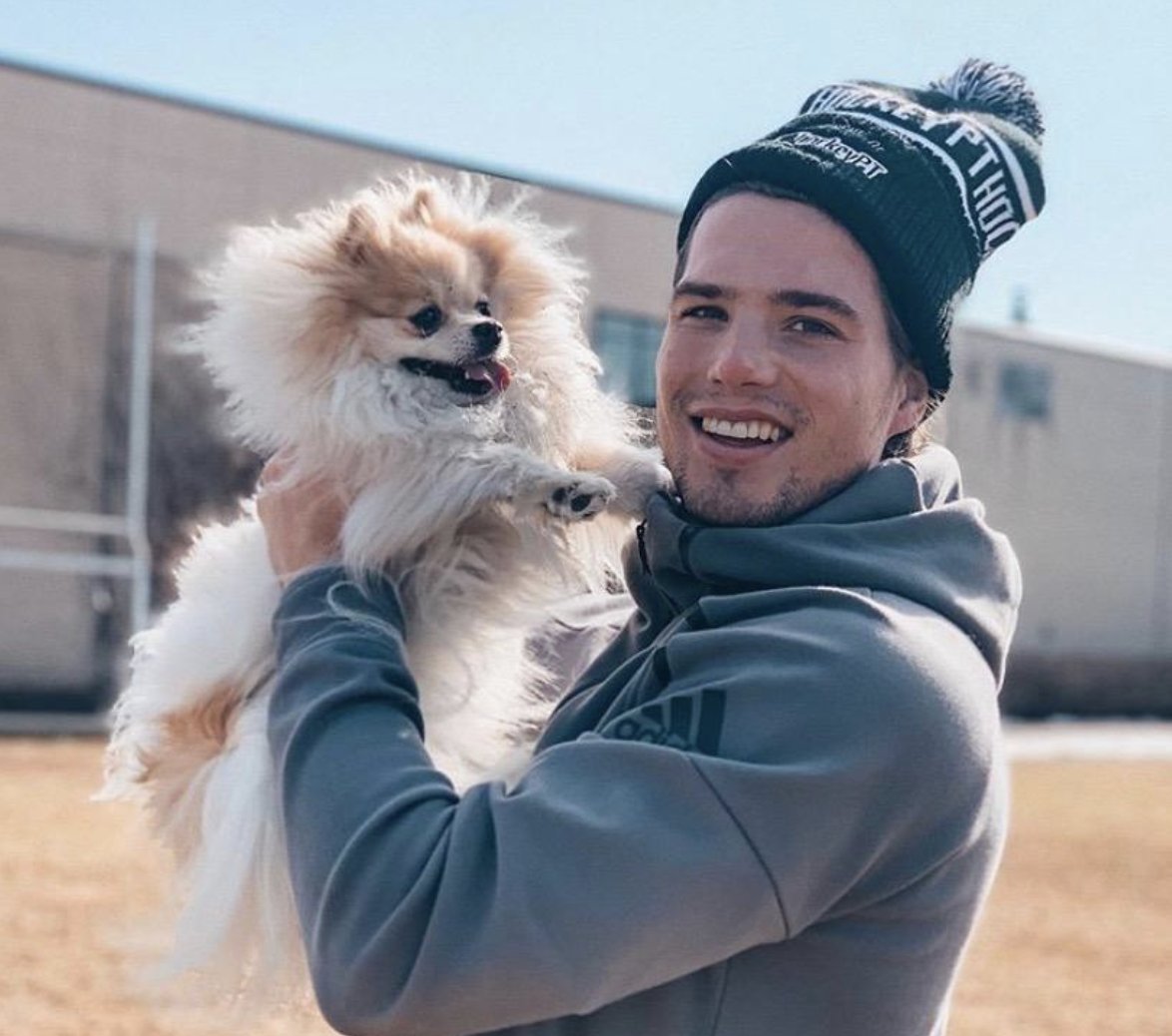Here's Kevin Fiala with a dogpic.twitter.com/8gqCFCBV4j.