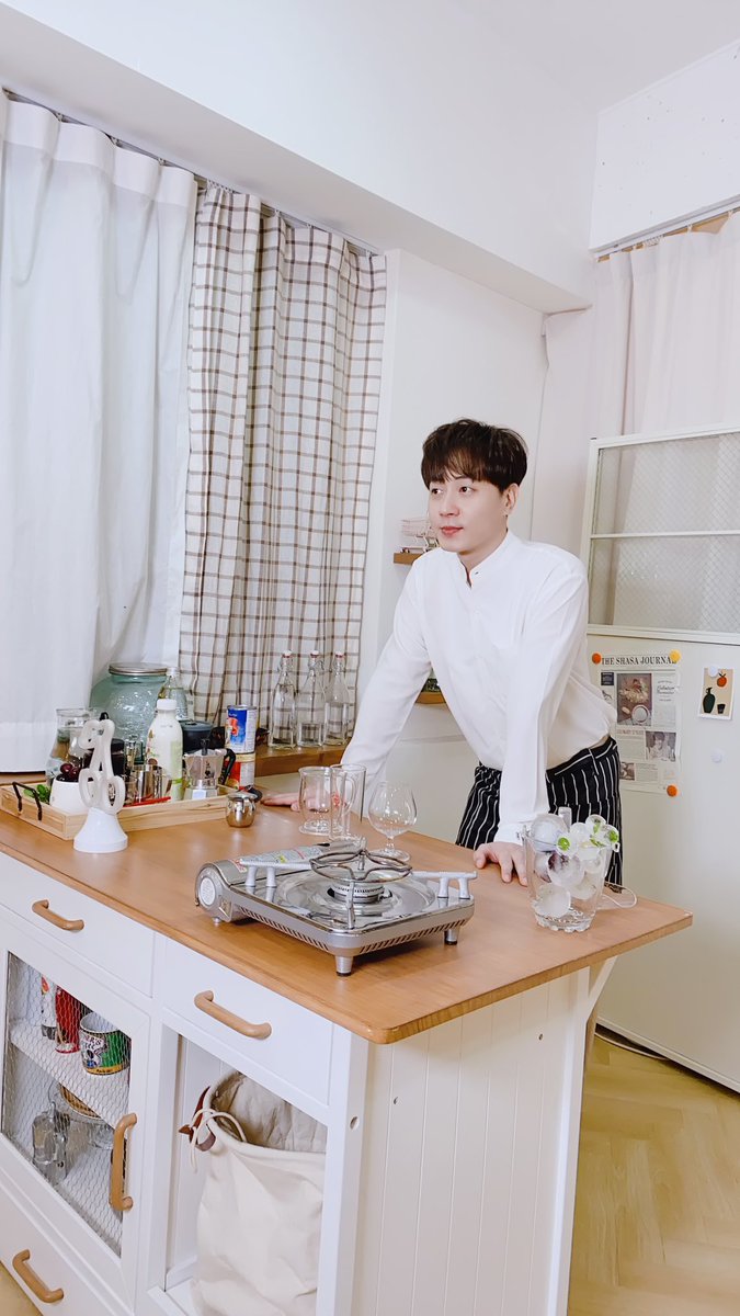 ANDY__official's tweet photo. 앤디 다방으로 놀러오세요🍒☕️

해피 앵두 에이드 &amp; 라떼...한 잔 더 할래?
오늘의 앤디 - 앤디의 #홈카페
Coming soon🧡

33:33:33🎁 #3탄 #앤디 #ANDY #신화 #SHINHWA #Oh_ANDY #해피앤디이어 https://t.co/aWDZSxPjr5 https://t.co/uY71J1UmmK
