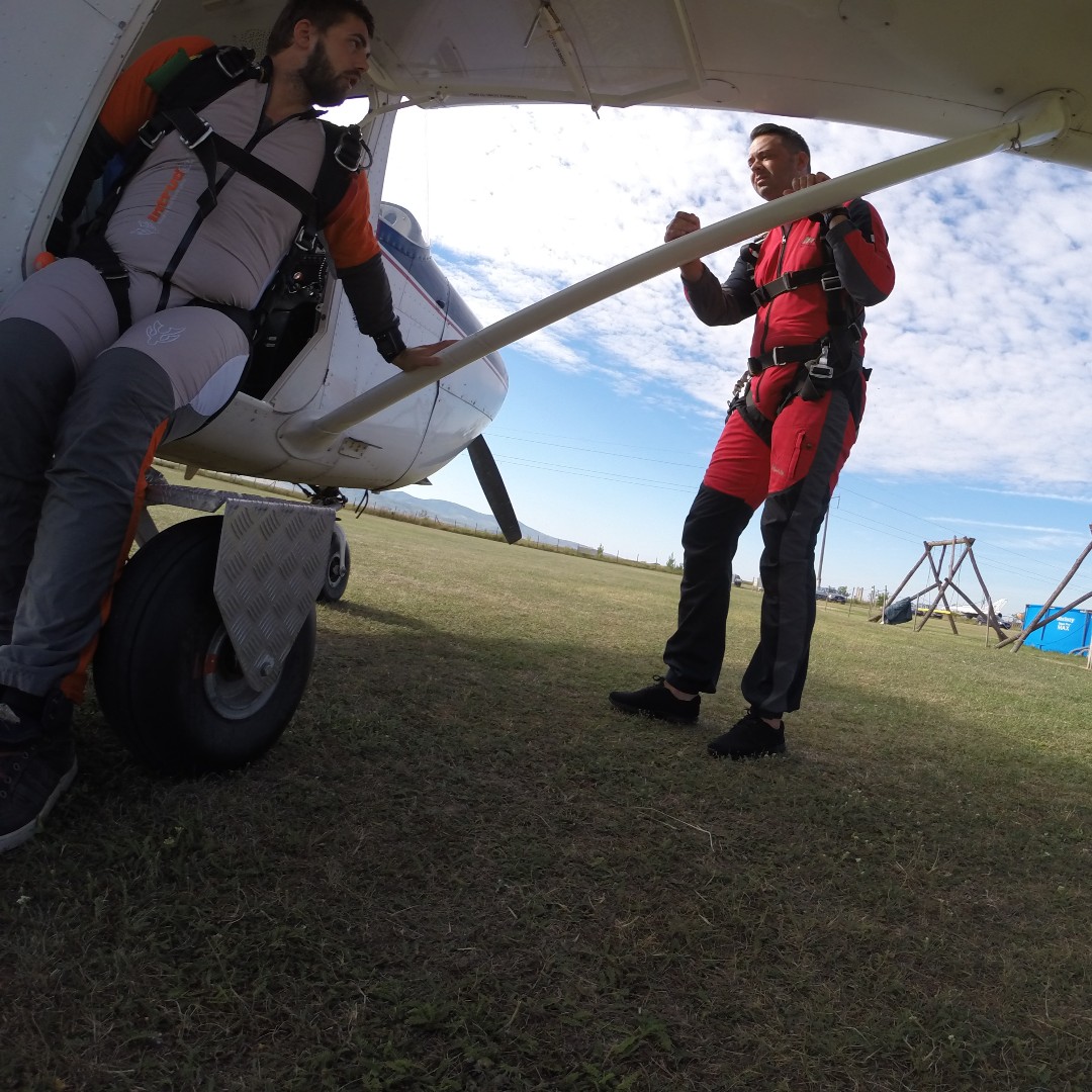 GojumpR's tweet photo. https://t.co/MrJwADGRK2
.
#skydiving #skydive #tandemjump #tandemskydive #tandemskydiving #cessna #cessna172 #freefall #adrenaline #bucketlist #timisoara #arad #oradea #romania #parachute #uptvector #diverdriver #gojumpro https://t.co/6jq7qlwVsP