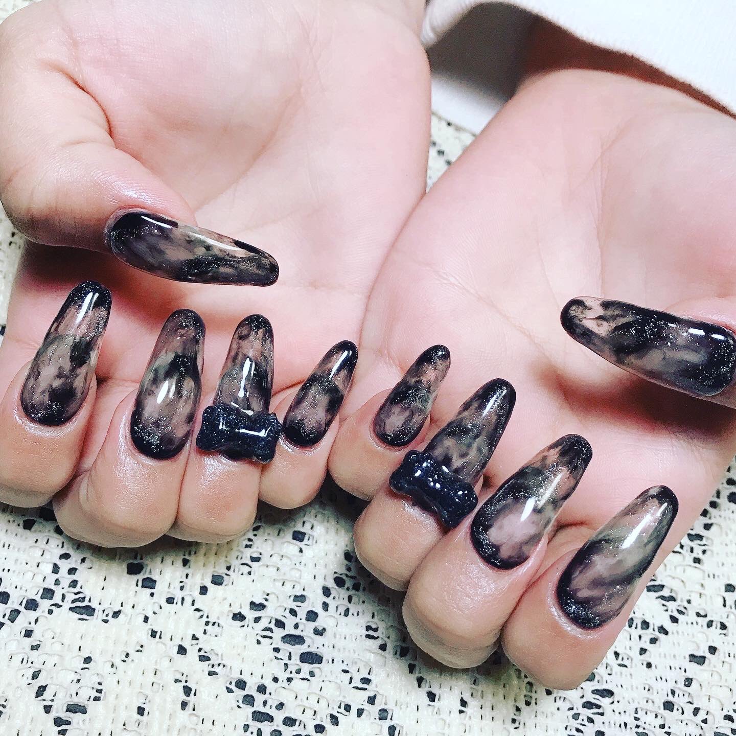 Private Salon Allure お客様ネイル 最近 よくブラックネイルに出くわすですw みよし好みのロックテイスト ネイル プライベートサロン 新宿 東新宿 新宿三丁目 新宿五丁目 歌舞伎町 ジェルネイル スカルプ ブラック 黒 ロック パンク