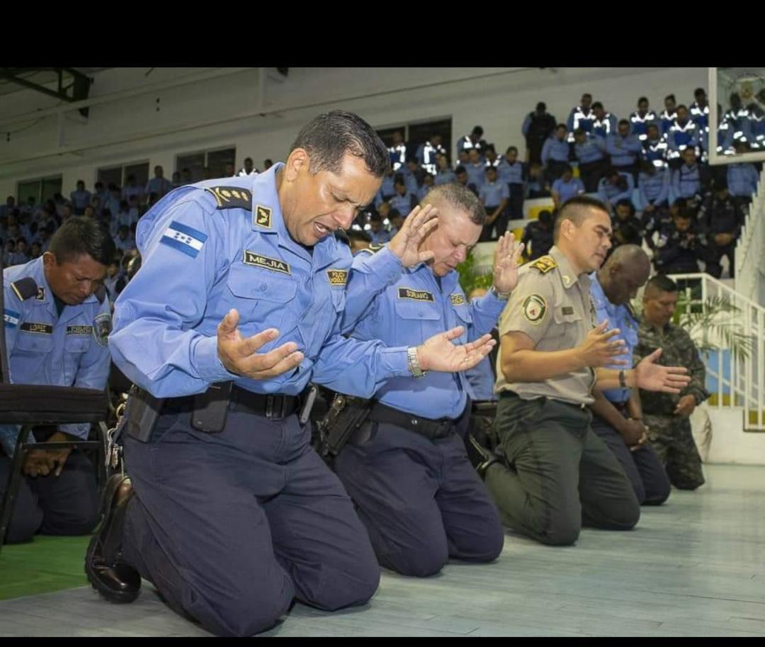 KarangwaDavid3's tweet photo. We may use what God gave us , when it's beyond our control the only solution is kneeling down and call upon God presence. Thank you so much. https://t.co/bmpxe50yXO