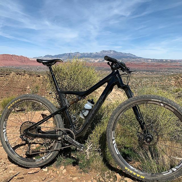 Crazy times call for pretty bike pics 🚵⛰🌵👀😍(📷from a couple weeks ago) #Bikes #stillawesome #bikeporn #mtblife #ridecannondale #scalpelsi #leftyocho #irideenve #envecomposites #rotorbike ift.tt/3b20yyj