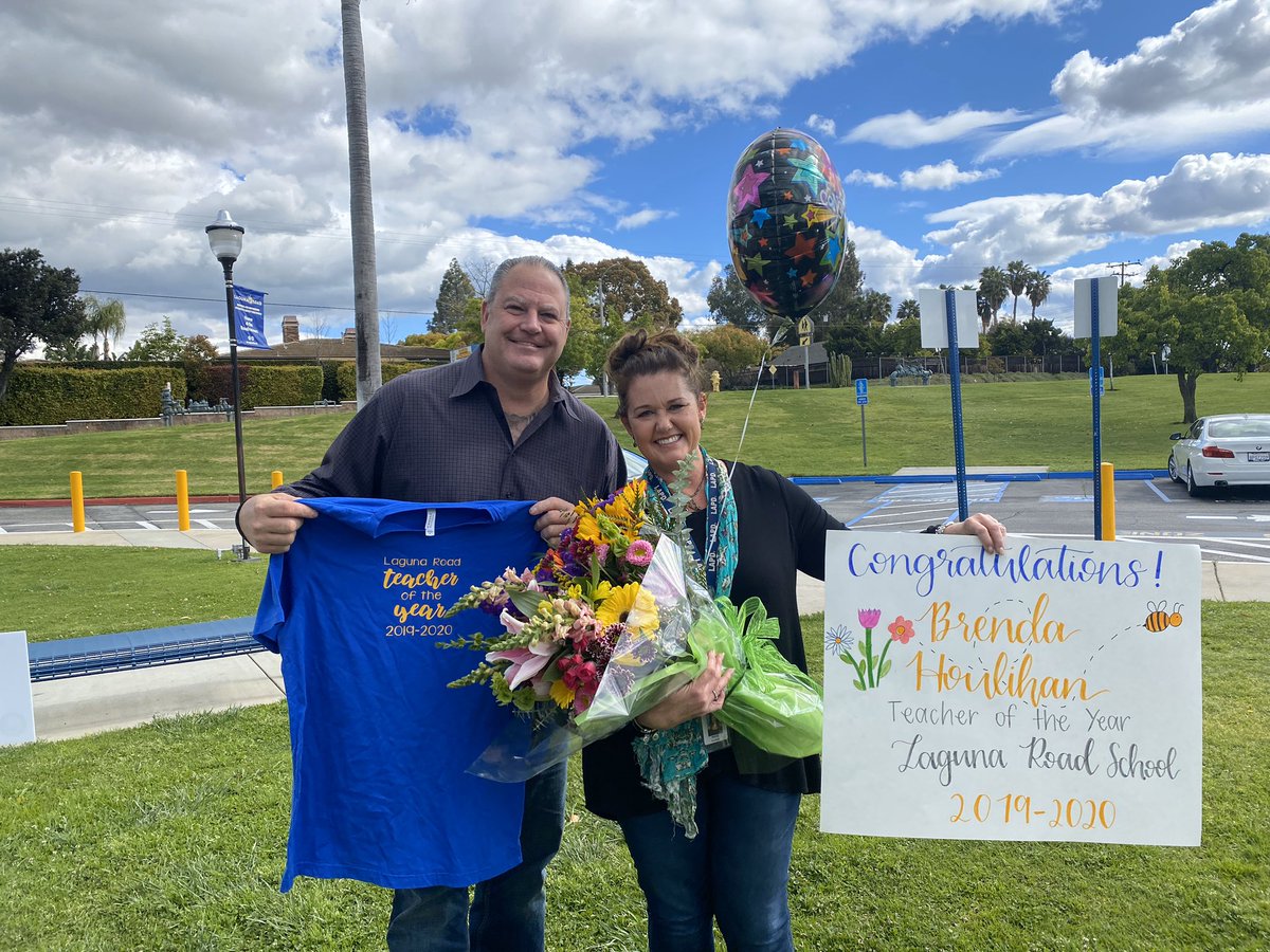 LagunaRoad's tweet photo. Congratulations to our Teacher of the Year, Brenda Houlihan! #fsdlearns #LRbeepbeep @FullertonSD https://t.co/AV4S5IKRdN