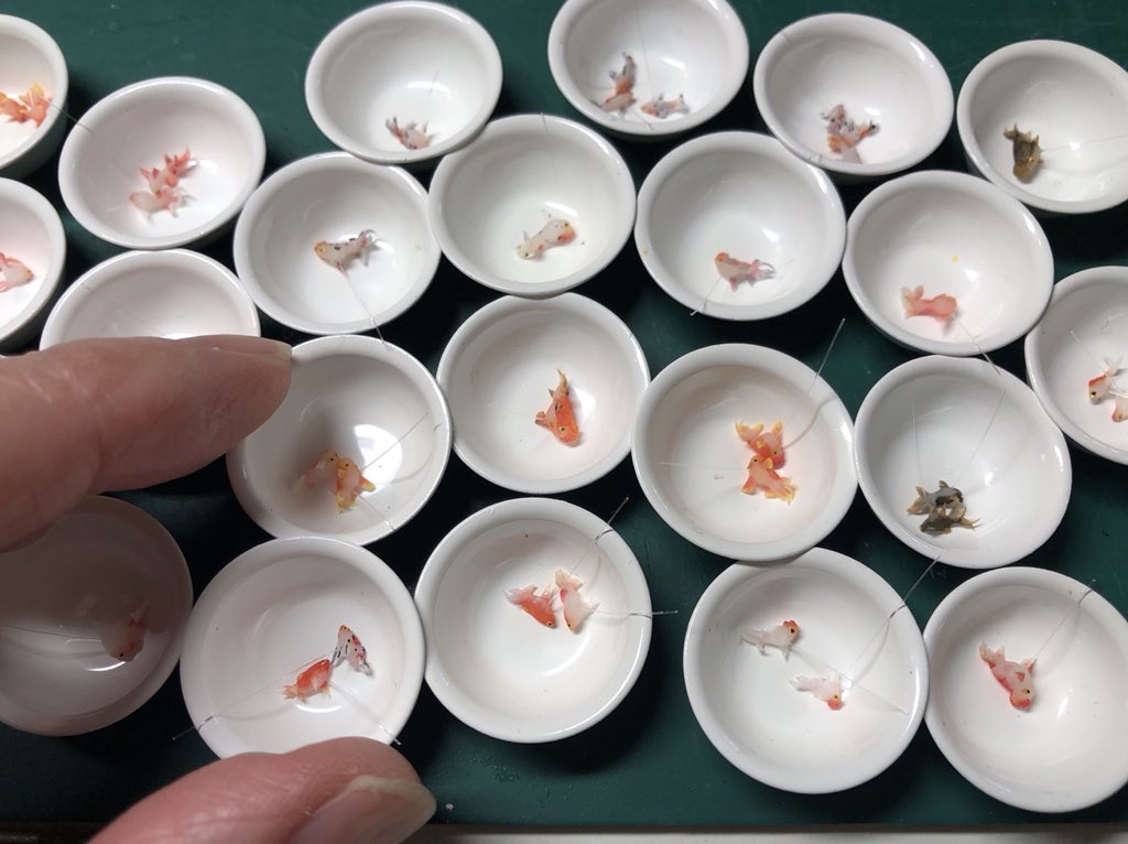 小林美幸 次はこちら タライの金魚達 タライはいつもお世話になっている Minichuubouan T さんにお願いして作っていただきました まずはこのタライに使用感の汚れや傷 サビなどをつけていきます 金魚 金魚美抄展 T Co Xtnwqhiurb