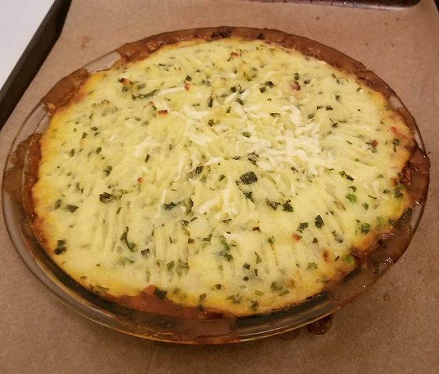 crimsong19's tweet photo. Made another veggie shepherd's pie (@bingingwbabish's recipe) with Beyond Meat, and it turned out pretty good! #StPatricksDay #CookingWithJason #quarantinelife #quarantinecooking https://t.co/2ZMYhqgFT4 https://t.co/ELjyNNps2w