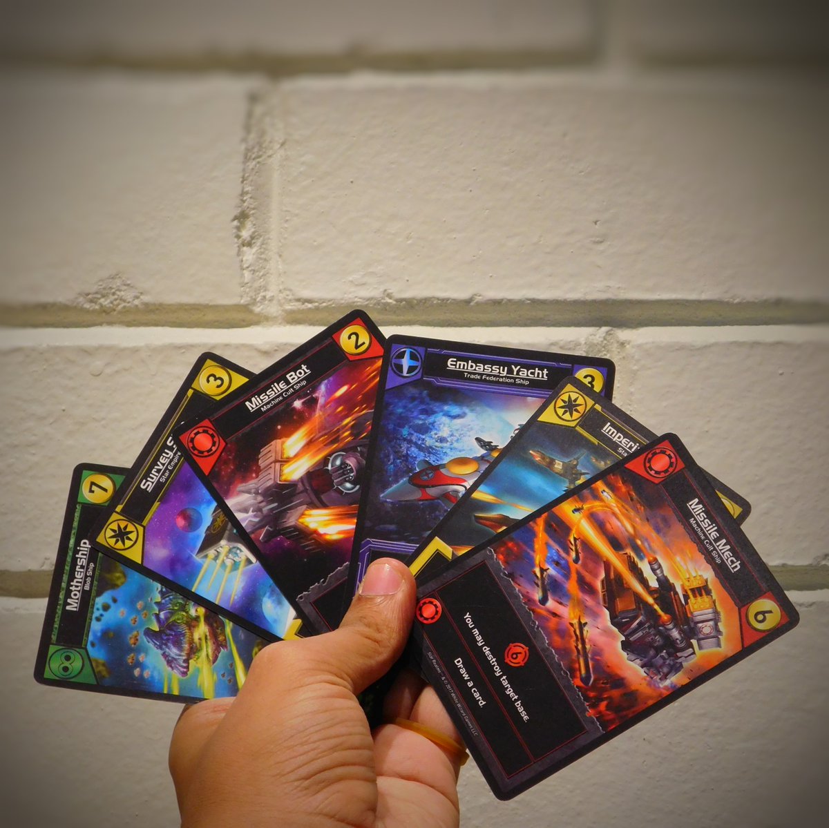 FunbrioGames's tweet photo. STAR REALMS (2/3)
~THE HAND~
A fun and interesting card game by @whitewizardgames .
Checkout out the review by us on our website.
Link in bio 👆
Subscribe to our website for more interesting games and updates.
.
.
#starrealms #whitewizardgames #funbriogames #hand #blog #review https://t.co/iQ7MXFVOXS