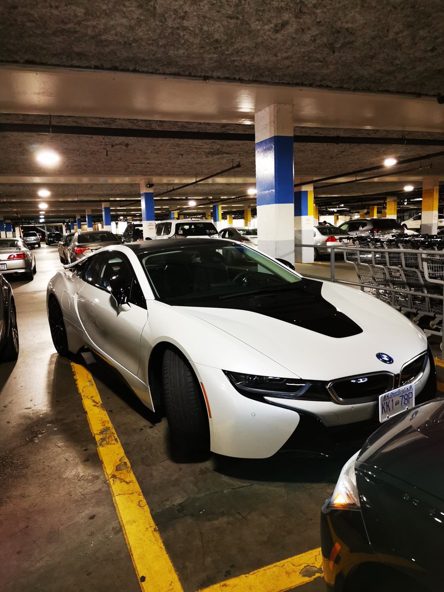 apollo13zx's tweet photo. The i8 way. @icbc #baddrivers https://t.co/WGlH5NsKTq