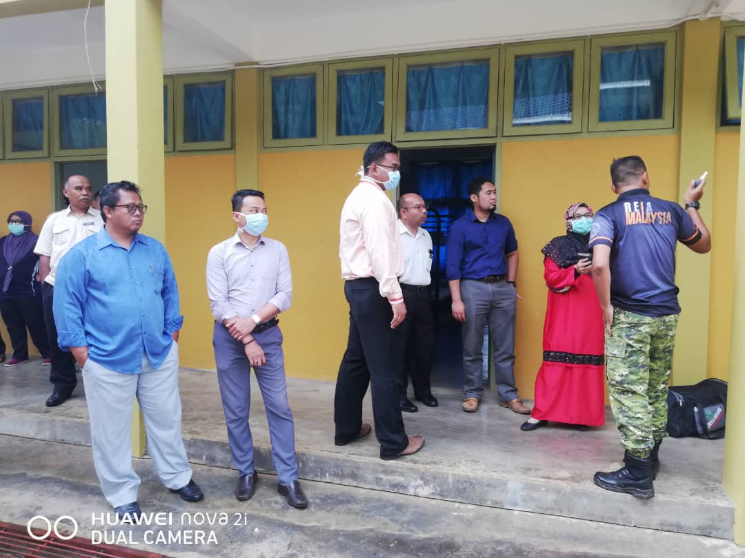 17 Mac 2020 - Lawatan Tapak pihak KKM Hulu Terengganu dan pihak JKM Hulu Terengganu ke PLRWT berkenaan cadangan Institut Latihan Awam dijadikan Pusat Kuarantin Sementara pesakit COVID-19.

<a href="/relamalaysia/">relamalaysia</a> 
<a href="/kamarudin_rapig/">Kamarudin Mohd Rapig</a> 
<a href="/MiroIkwe/">AmirulIkhwan</a>