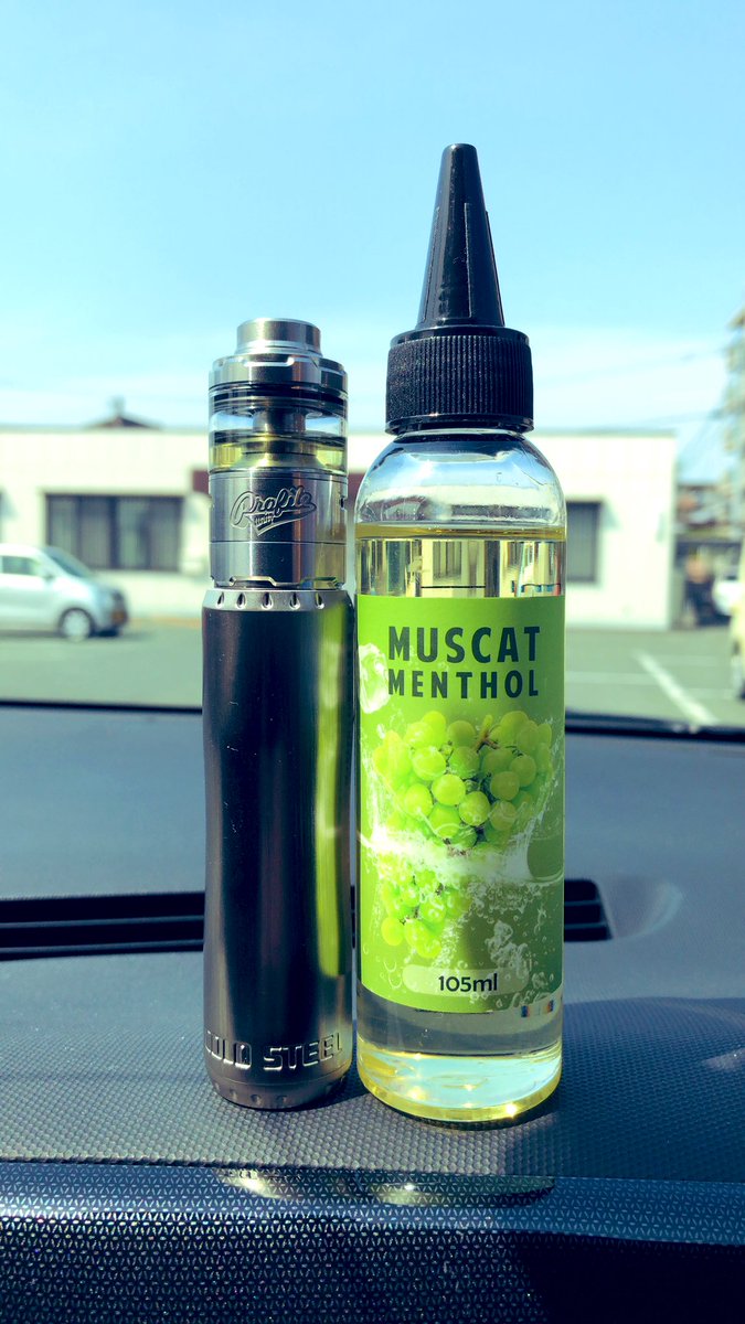 VapeAka's tweet photo. RDAでの予習のおかげで漏れ、ドライヒットもなく1発で組めた🙆‍♂️

でも5mlは長いw

#ProfileUnityRTA https://t.co/OdcC9khJ3R