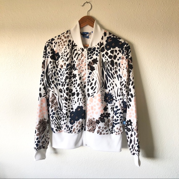 StyleEthos's tweet photo. So good I had to share! Check out all the items I'm loving on @Poshmarkapp from @jamesed34479721 #poshmark #fashion #style #shopmycloset #adidas #jjill #fashionnova: https://t.co/pWCNdIYjFR https://t.co/drWDMw5I2C