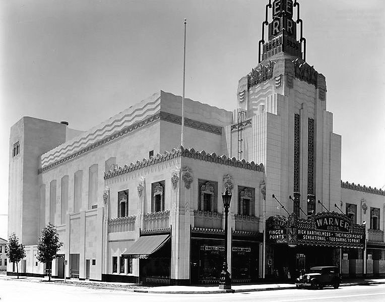 Dubbed 'The Pride of Beverly Hills” The Warner Brothers Theater on Wilshire Boulevard designed by Marcus B Priteca (1931) ⚡ ⚡ ⚡ ⚡

Credits:- @elektrodeko

#MarcusBPriteca #WarnerBros #BeverlyHills #LosAngeles #ArtDecoLosAngeles #ArtDecoTheater #ArtDeco #1930s #ZigzagModerne