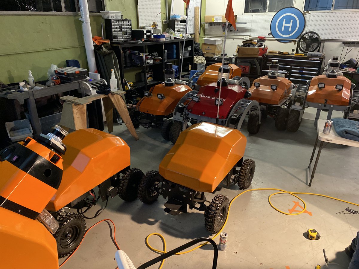 darinandersen's tweet image. Chilly night to be building robots.  Now I know what Santa’s elves feel like ... #NXTRobotics #SecurityRobot #RobotogoAI #AIRobots