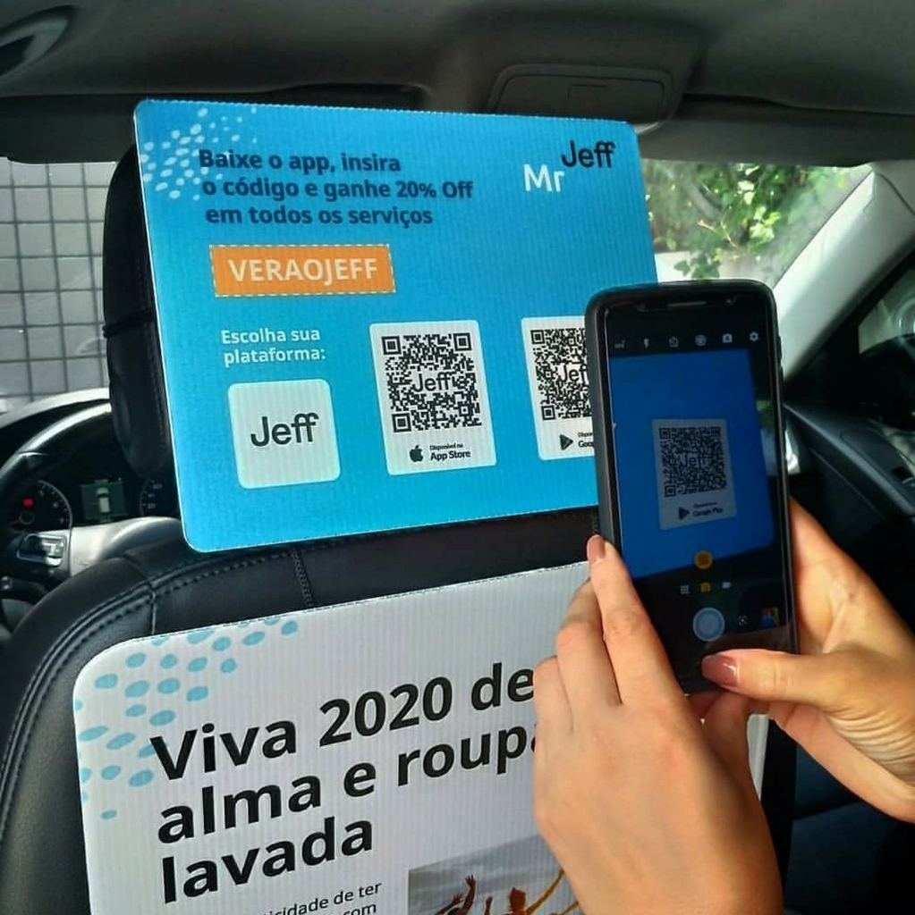 CARTAXI's tweet photo. TÁXIS DO RIO DE JANEIRO E CURITIBA EXIBEM A MAIOR LAVANDERIA DO MUNDO. https://t.co/rWgTssQ0cf https://t.co/LzbeJVVHbD