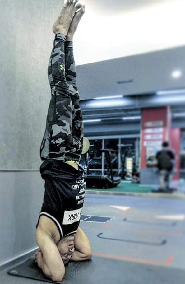 AbangOmar's tweet photo. Your body can stand almost https://t.co/KXiJcIiMWJ's your mind that you have to convince .
#headstand #corestrength #bodybalance
#internalexercise #getfitstayfit #fitforfitness
#bloodcirculation #healthiswealth #convince
#untuksihatdemikesihatan https://t.co/bY842l15fd