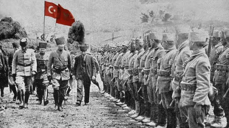 105 yıl önce sadece "Vatan" diyerek çıktıkları yolda tarihe bir not sonraki nesillere de bir destan yazan Mustafa Kemal Atatürk ve tüm kahramanlarımızı saygı ve rahmetle anıyoruz.

#CanakkaleZaferi