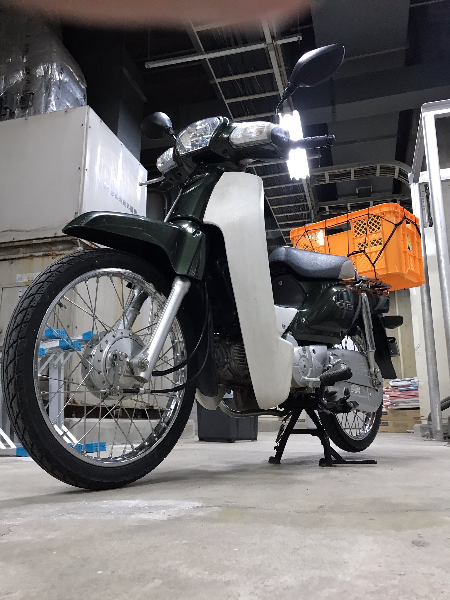 044local スーパーカブ リアボックス王道二種 アイリスオーヤマと採集コンテナ 遠出するならアイリスオーヤマ 近所ウロウロ ポタリングならコンテナだな ホンダスーパーカブ カブライフ 採集コンテナ T Co G3cdbantm5 Twitter