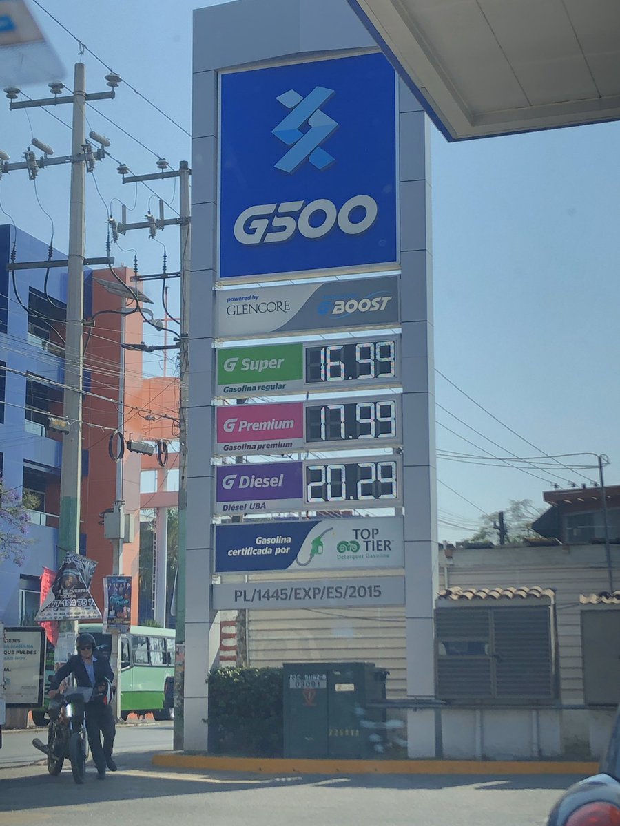 Metallikarla's tweet photo. Hoy encontré la gasolina mucho más barata en Cuernavaca https://t.co/Hmr66LxVRp