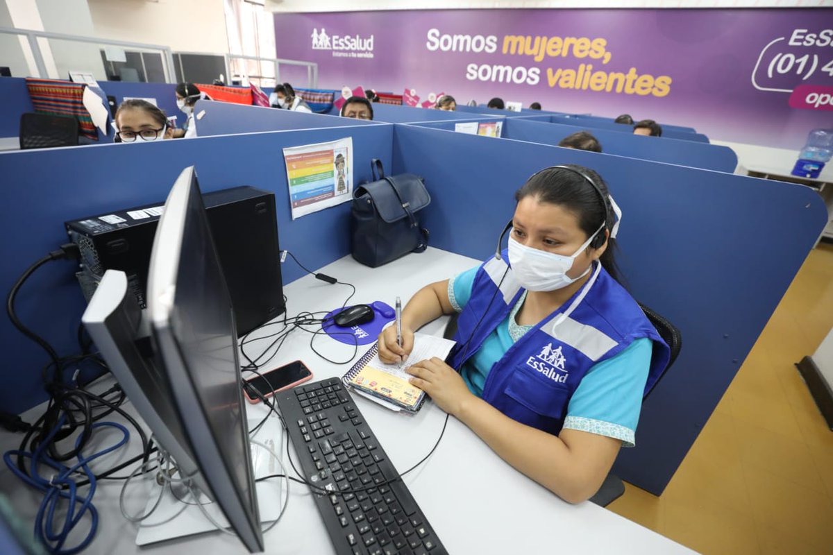 EsSaludPeru's tweet photo. ✅ Nuestro equipo continúa trabajando de manera ininterrumpida atendiendo llamadas y brindando orientación por casos de coronavirus. 

Recuerda que puedes marcar el (01) 411-8000 opción 10, de lunes a domingo las 24 horas del día. 👉📱 https://t.co/mStSroGS9R