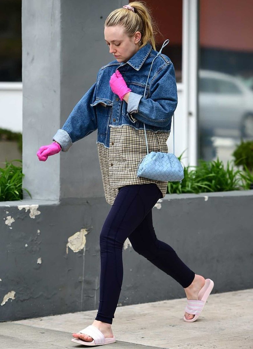 on Twitter: "Dakota Fanning in a Sandro Denim Jacket - https://t.co/zNrpnjwUCy @dakotafanning in @sandroparis #denimjacket #pink #latexgloves #fashionaccessories @adidas #newfashion #streetstyle #celebritylook in ...