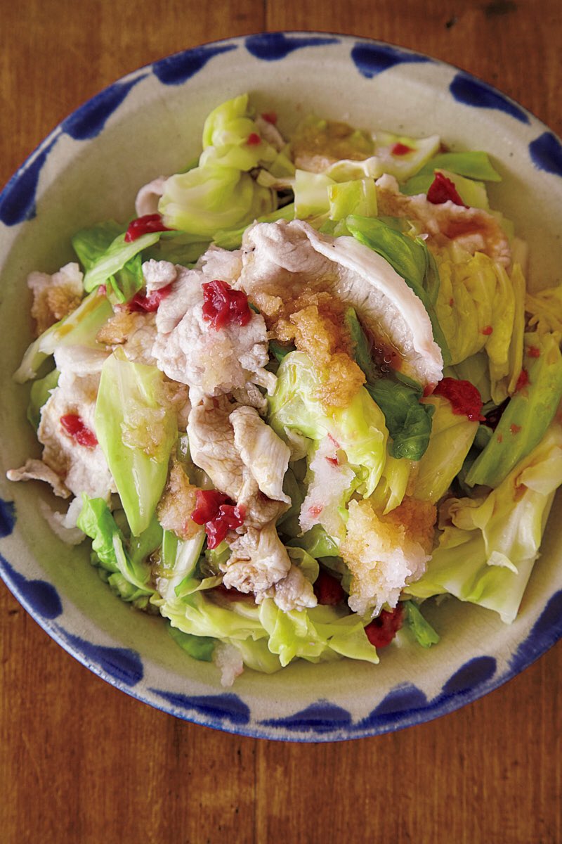 オレンジページ編集部 キャベツ大量消費 半分使いきり きょうみたいな暖かい日は さっぱり系の 肉サラダ を 梅 ポン酢の酸味がイイ ゆでキャベツと豚の梅おろしサラダ キャベツ1 2個は5 角 豚ロースしゃぶ肉0gは片栗粉大さじ1 1 2をふる