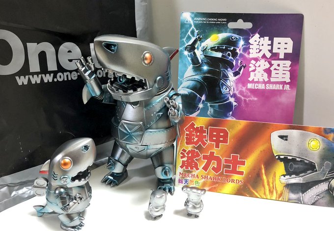 MOMOCO STUDIO、 メカシャーク