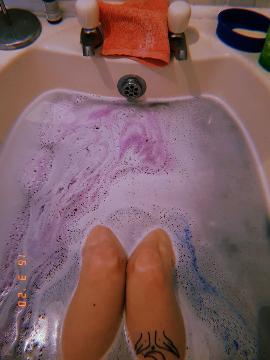 16.3.2020: three okay things• a plant care/watering evening • organising my desk & feeling better about life afterwards • a gorgeous & colourful bath  #threeokthings  #seekingsunshine