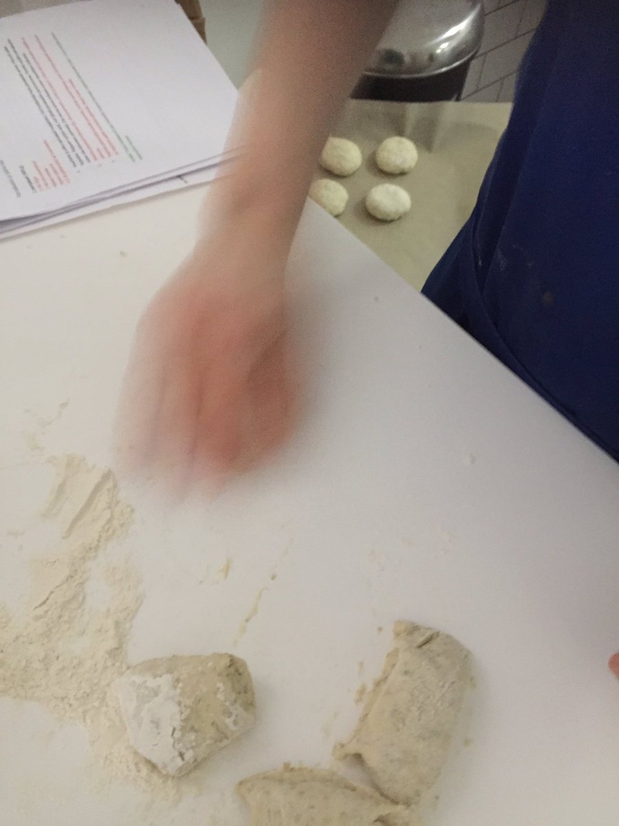 piiaaho1's tweet photo. Behind the scenes: koronasta huolimatta elämä jatkuu. Tänään työn alla ensi syksyllä julkaistava @Marttaliitto uusi perheille suunnattu reseptivihko. @lapsiperhearki @arkisujuvaksi #perhesyöyhdessä #edullista #herkullista #terveellistä https://t.co/eptVGQXEQh